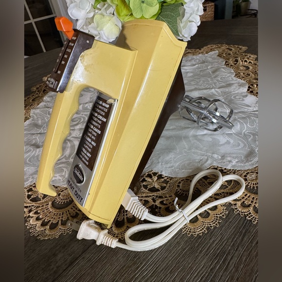 Sunbeam Heavy Duty Mixmaster Hand Mixer - Picture 4 of 4